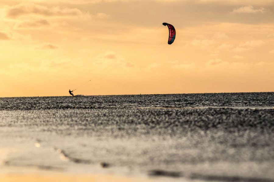 KITESURFING